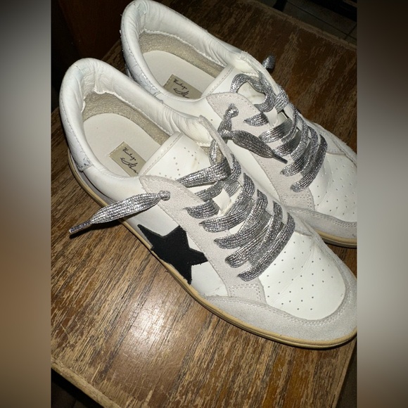 Shoes - Vintage Havana Eldridge Silver Crocodile Sneakers Size 11